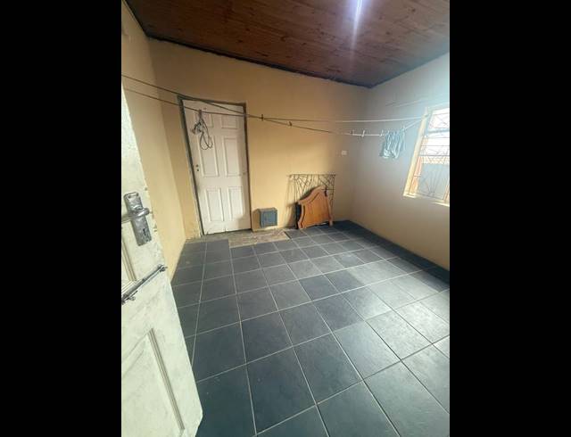 4 BEDROOM HOUSE FOR SALE IN UMLAZI BB